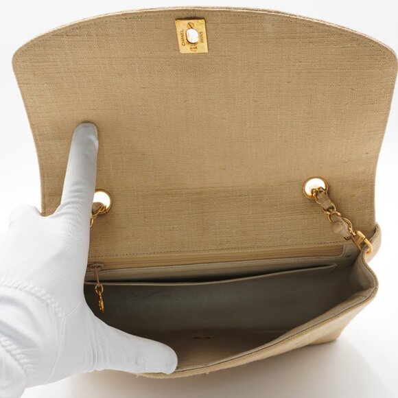 Pre-owned CHANEL Classic Diana 25 Beige Linen Crossbody Flap Bag - Picture 4 of 7